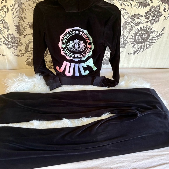 Juicy Couture Black Velour Set with Pastel Logo - Picture 6 of 8